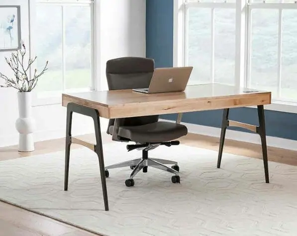 https://www.stonelinedesigns.com/wp-content/uploads/2022/06/stoneline-designs-executive-furniture-kennedy-desk-fremont-chair.jpg.webp